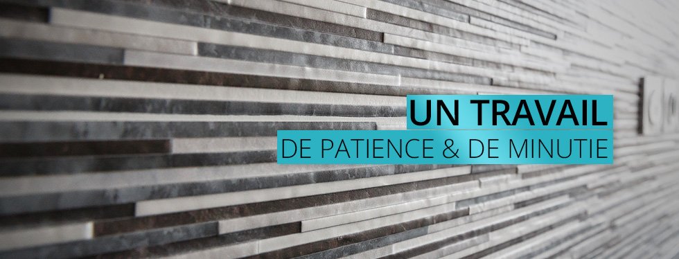 Mur en plaquettes de pierre posées une à une
